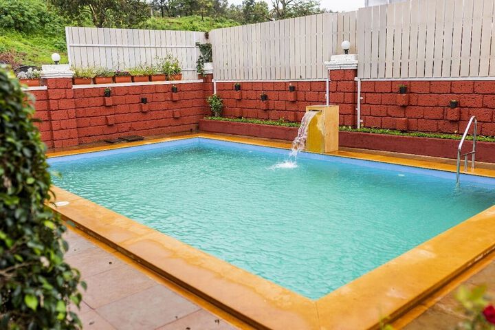 Pool 31 of 39