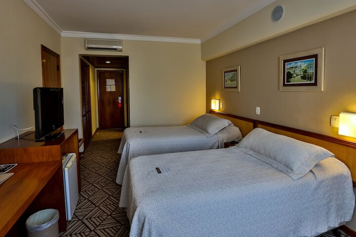Room 8 of 60
