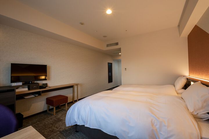 Room 7 of 83