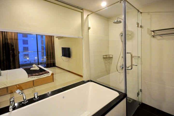 Room 25 of 230