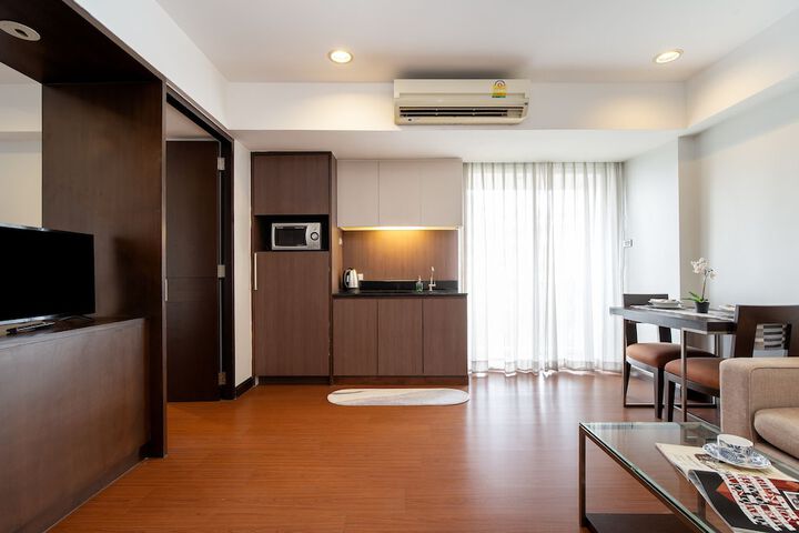 Room 28 of 83