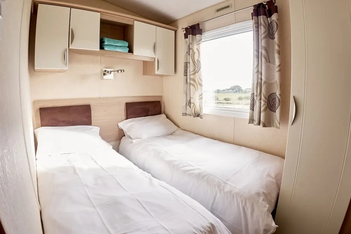Room 2 of 10