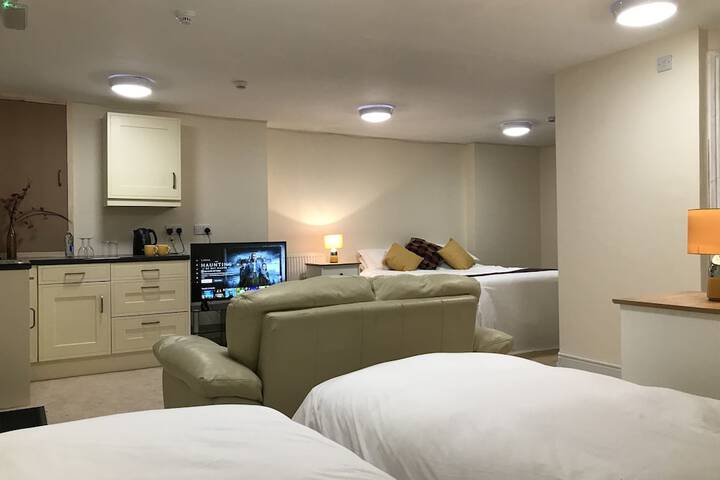 Room 32 of 65