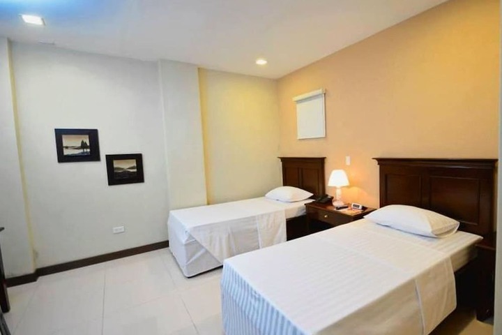 Room 13 of 42