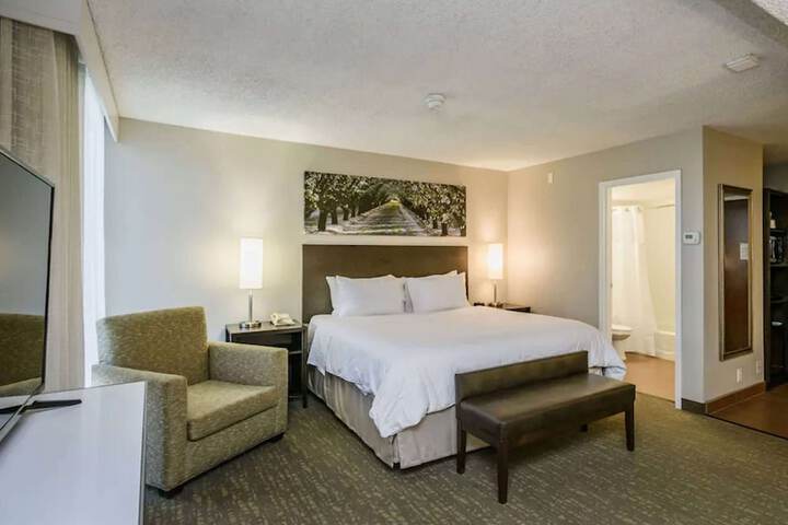 1 King Bed (4 of 11)