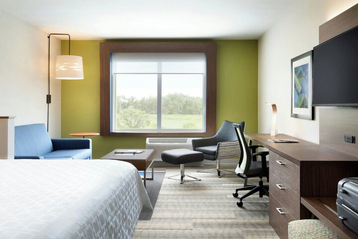 Room 13 of 33