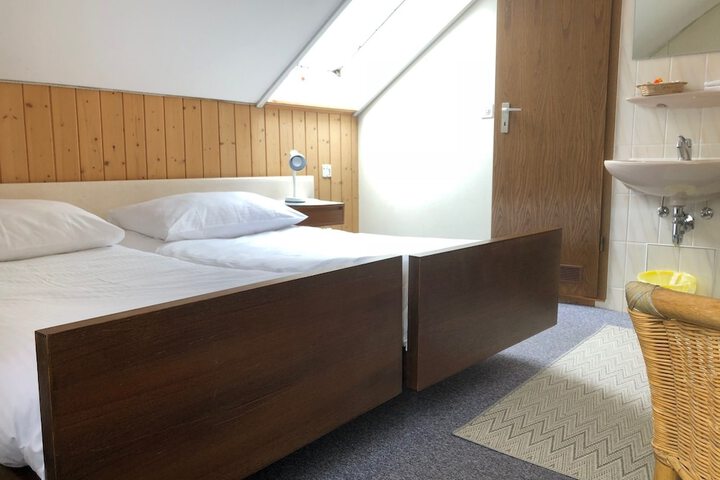 Room 4 of 57