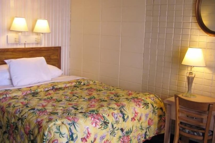 Room 7 of 16
