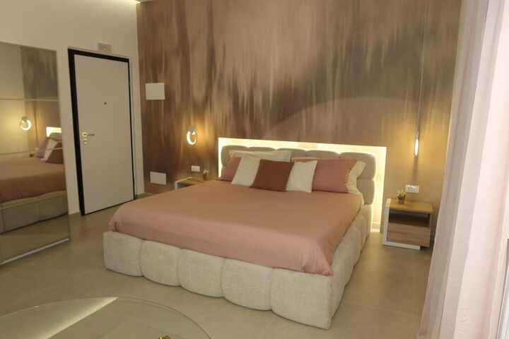 Room 10 of 90