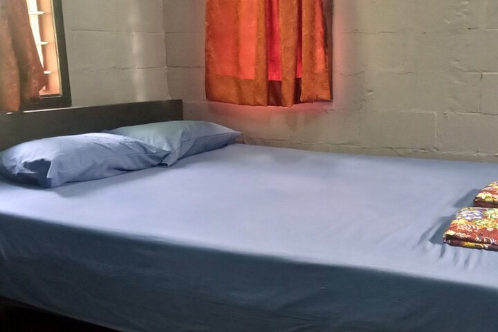 Room 5 of 32