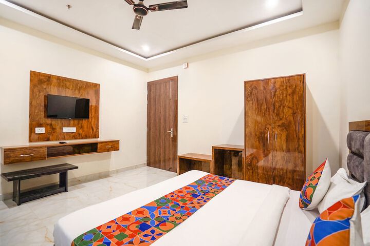 Room 17 of 25