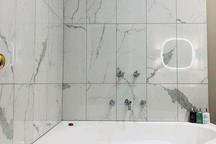 Jetted tub