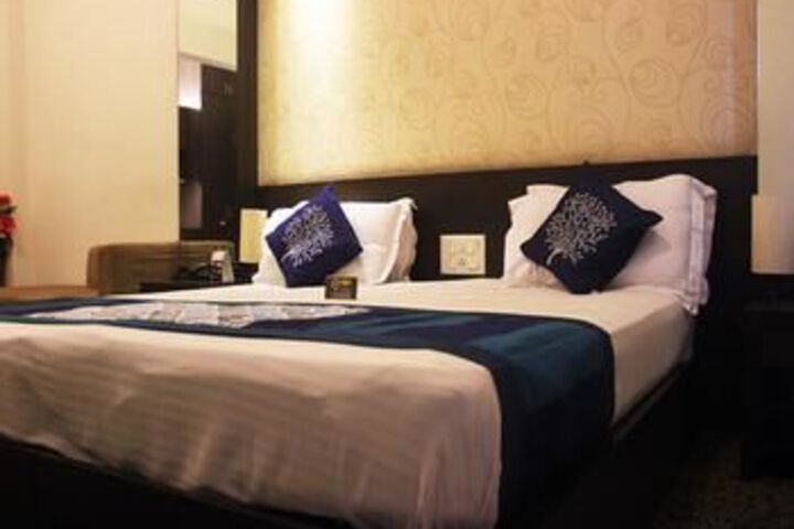 Room 4 of 18