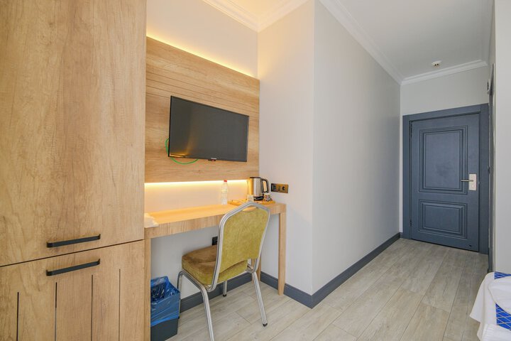 Room 15 of 25