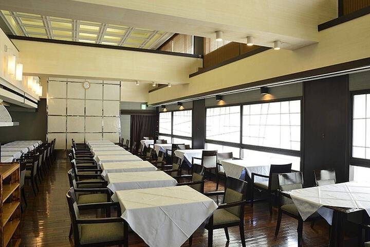 Dining 70 of 99