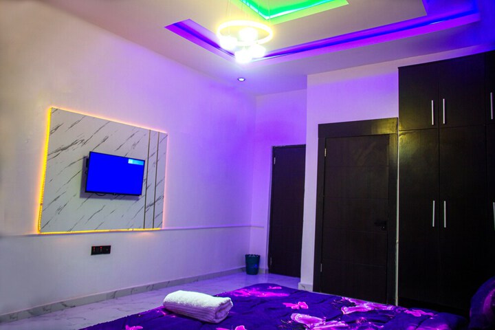 Room 8 of 24