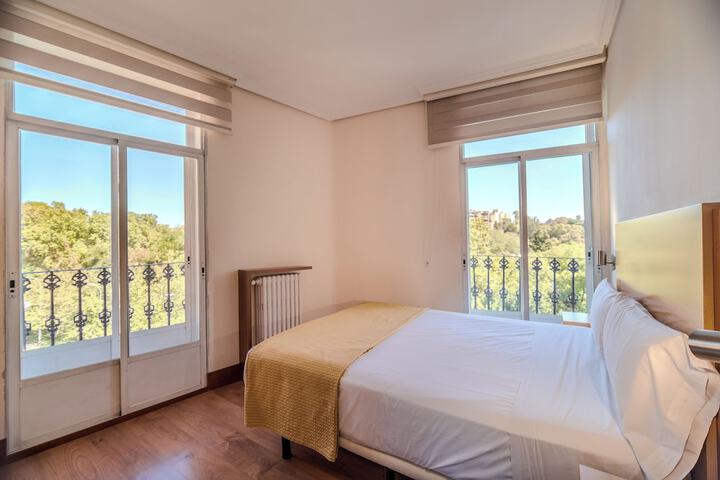 Room 4 of 99