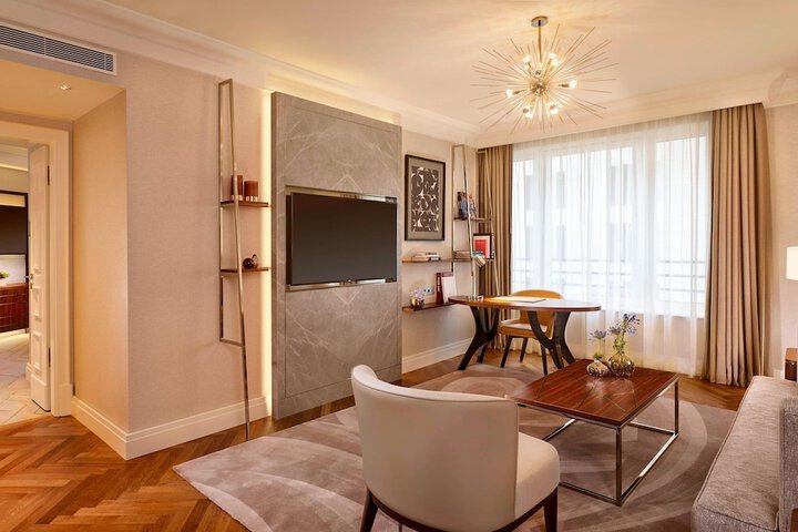 Room 45 of 152