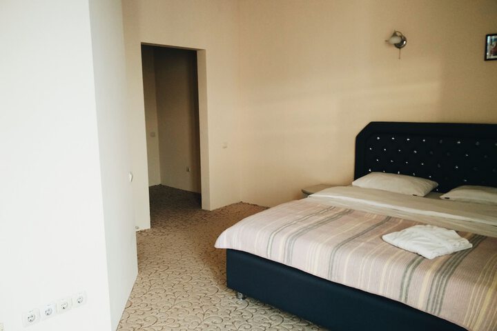 Room 3 of 18