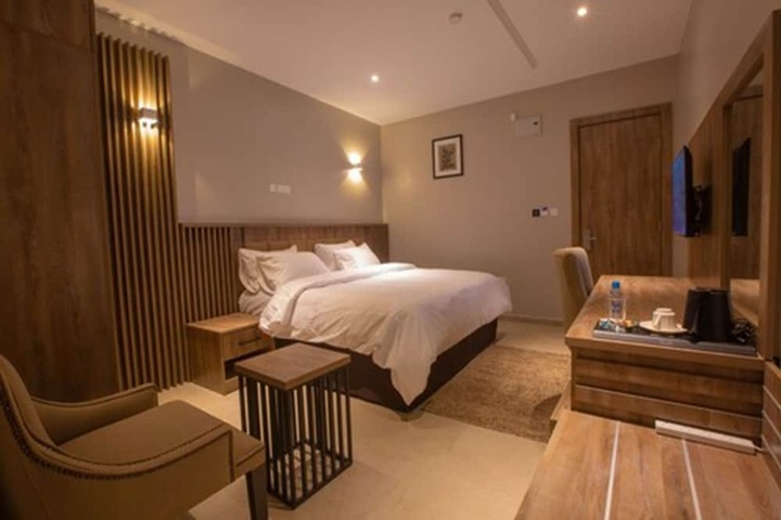 Room 12 of 24