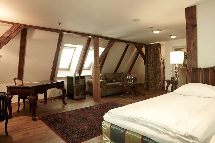 Room 5 of 91