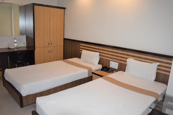 Room 9 of 27