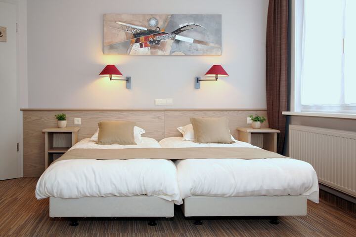 Room 10 of 47