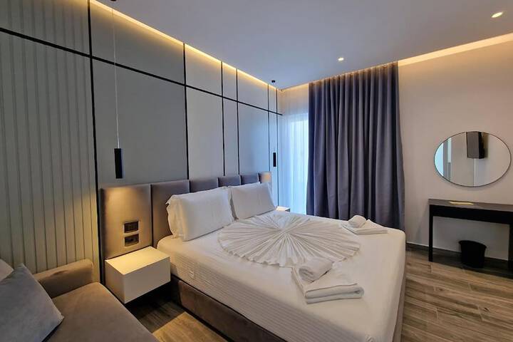 Room 3 of 33