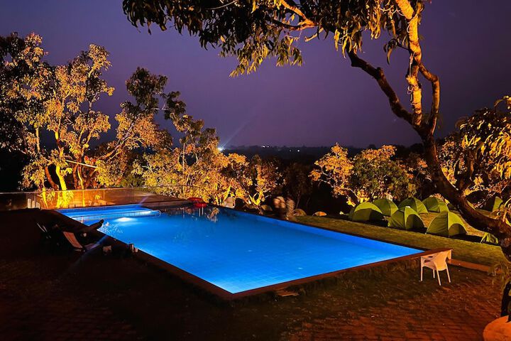 Pool 4 of 6