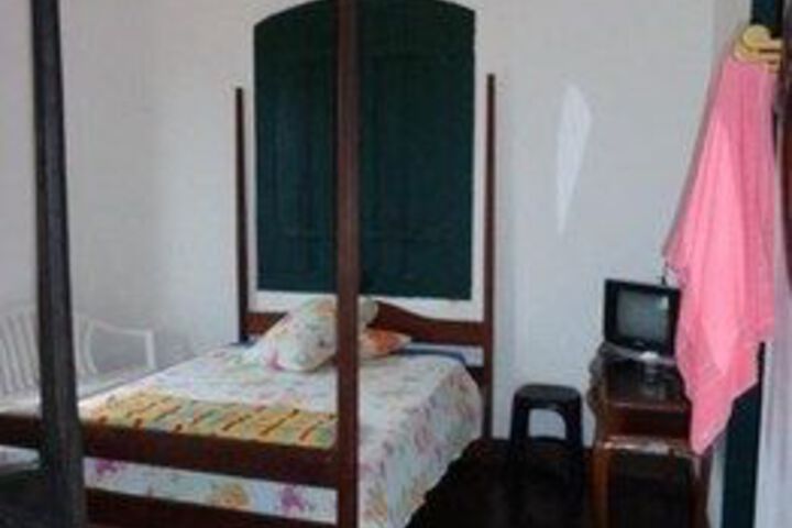 Room 7 of 19