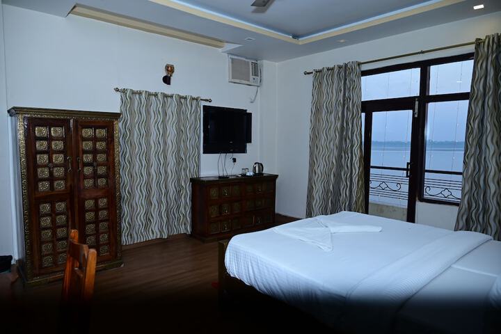 Room 50 of 62