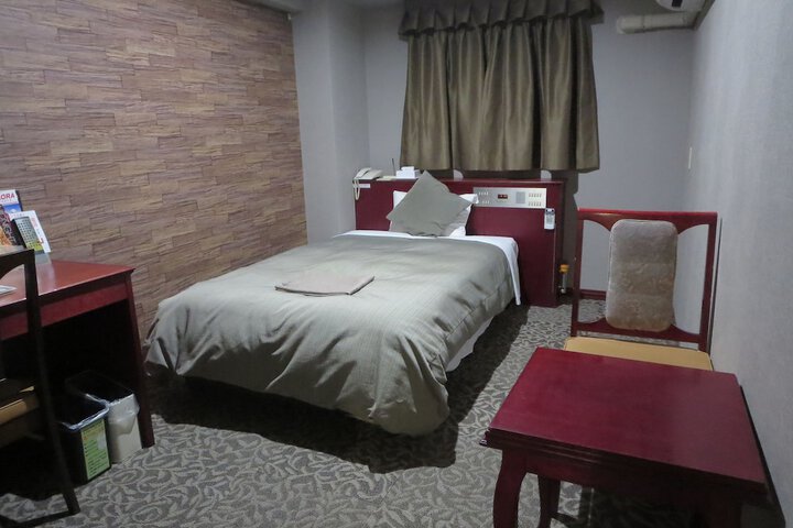 Room 5 of 33