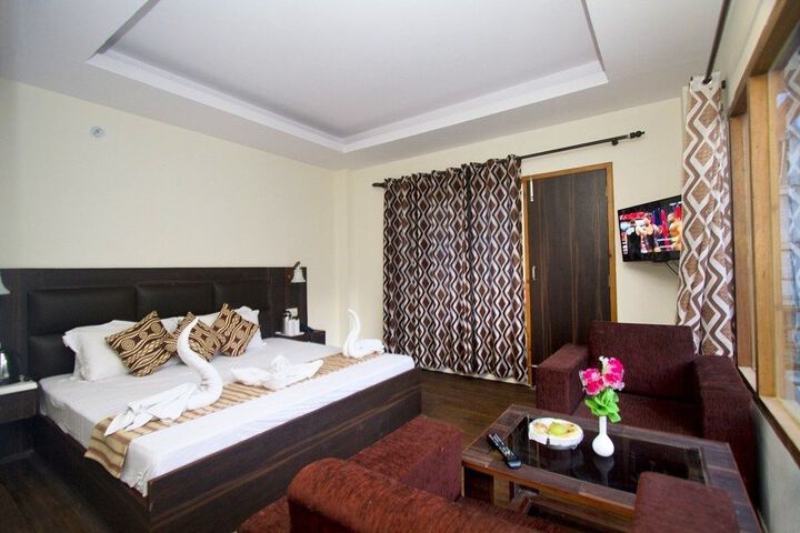 Room 10 of 12