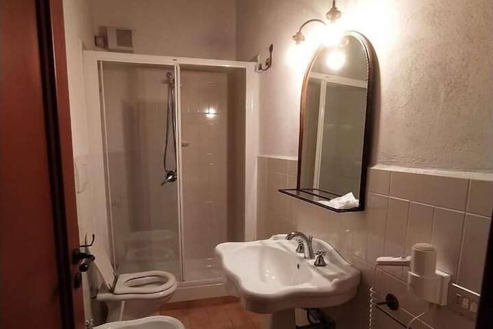 Room 16 of 42