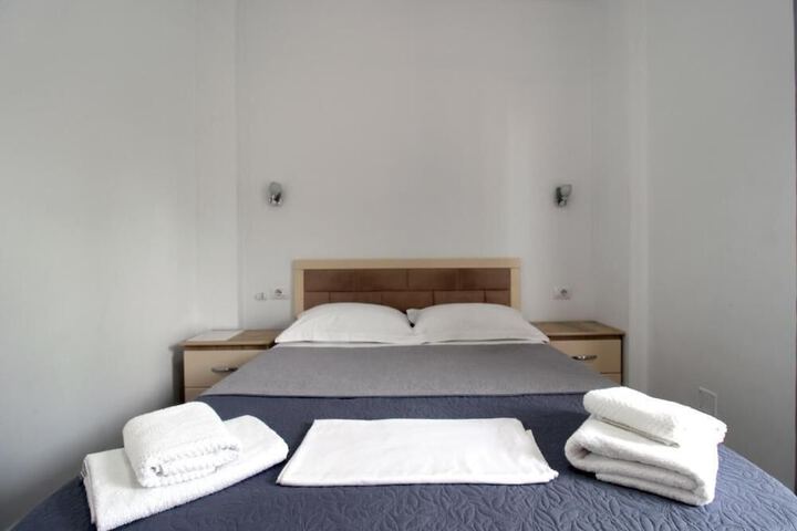 Room 42 of 86