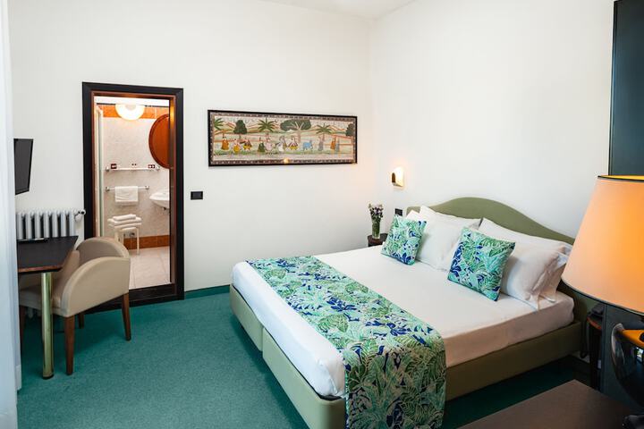 Room 12 of 86