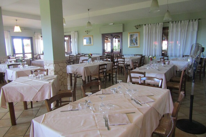 Dining 36 of 45