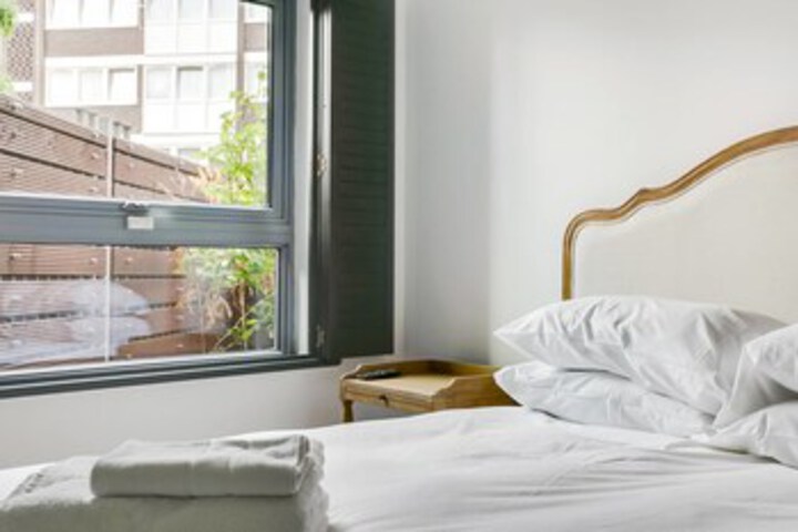 Room 10 of 22