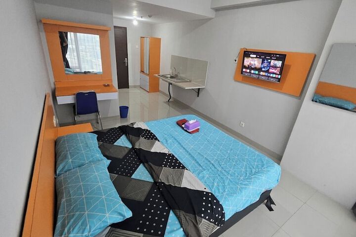 Room 4 of 18