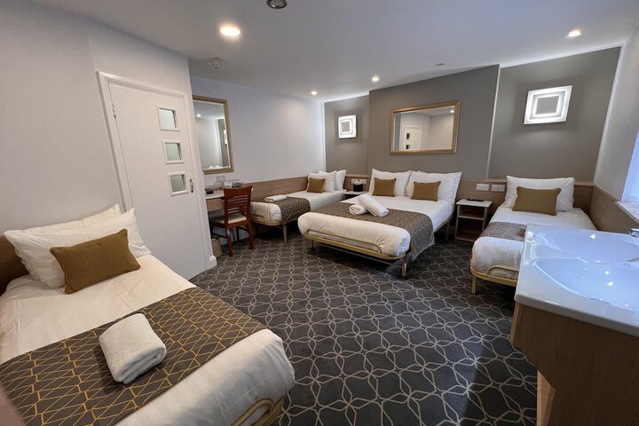 Room 4 of 23