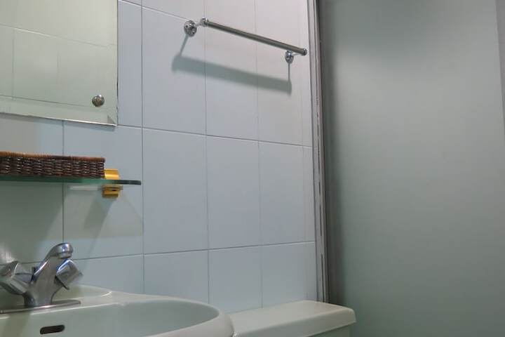 Room 21 of 28