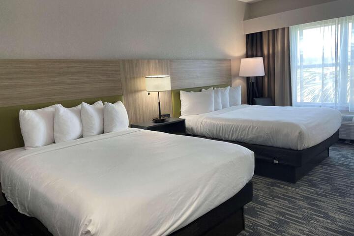 2 Queen Beds (14 of 14)
