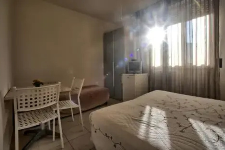 Room 3 of 10