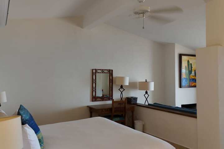 Room 12 of 103