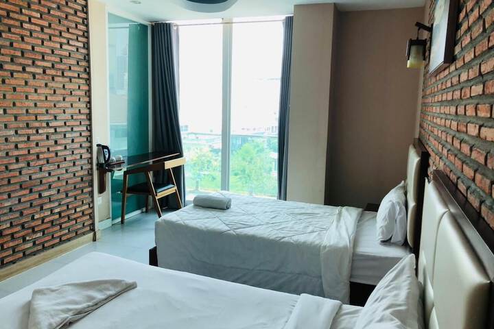 Room 7 of 38