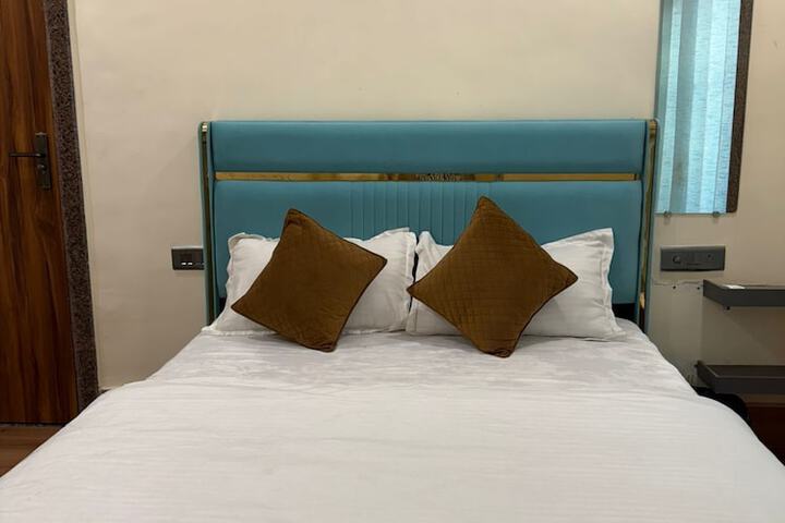 Room 13 of 43