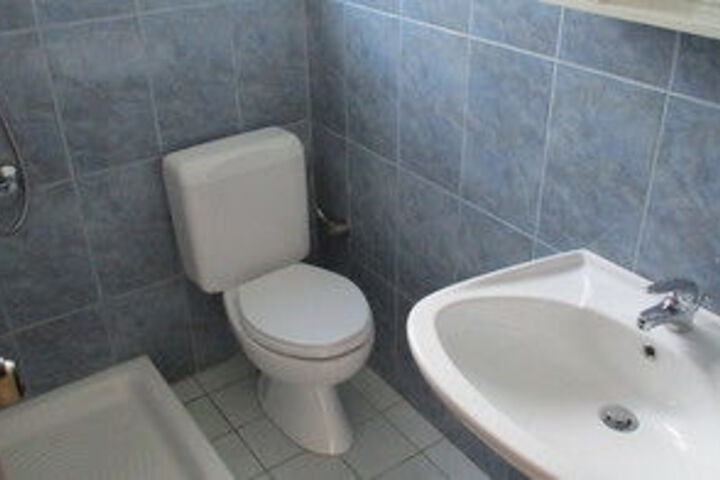 Room 4 of 40