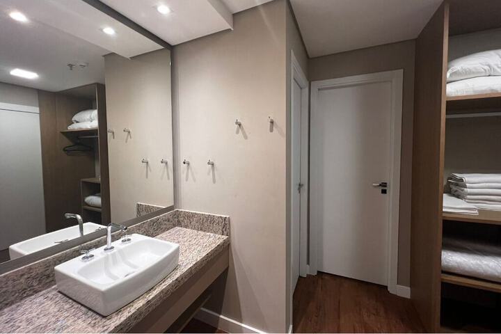 Room 8 of 28