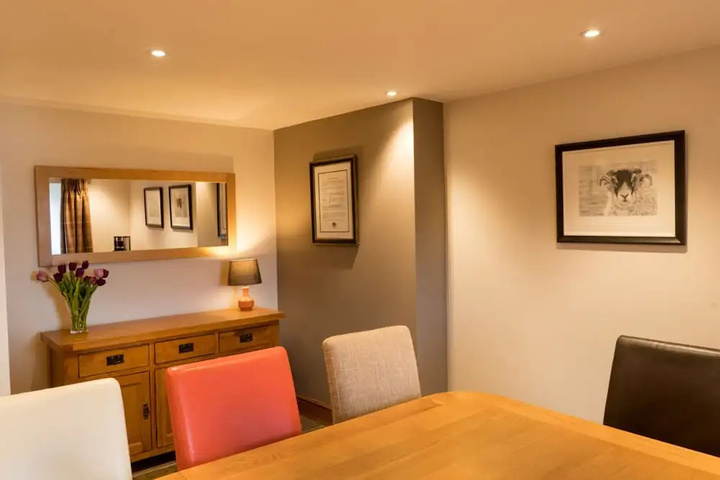 Room 5 of 13