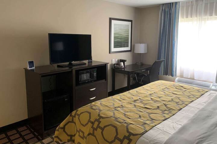 1 King Bed (5 of 11)